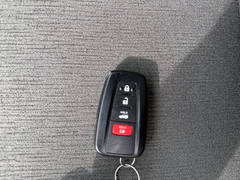 Used 2020 Toyota Camry LE FWD image 31