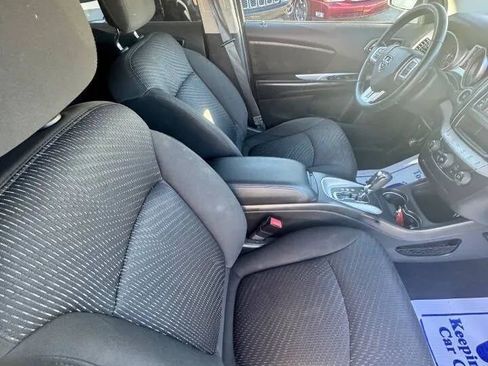 Used 2017 Dodge Journey SE w/ Flexible Seating Group image 6
