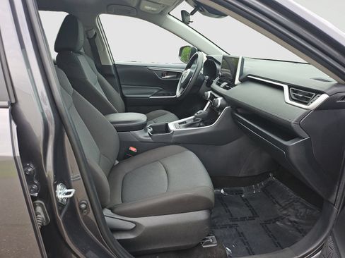 Used 2025 Toyota RAV4 XLE AWD/4WD image 17