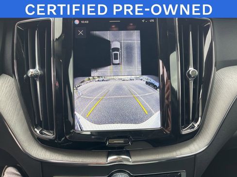 Used 2025 Volvo XC60 B5 Plus AWD/4WD image 18