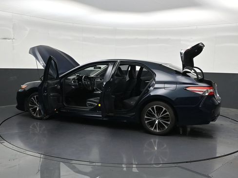Used 2018 Toyota Camry SE w/ Moonroof Package FWD image 34