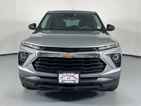 Used 2024 Chevrolet TrailBlazer LS AWD/4WD image 2