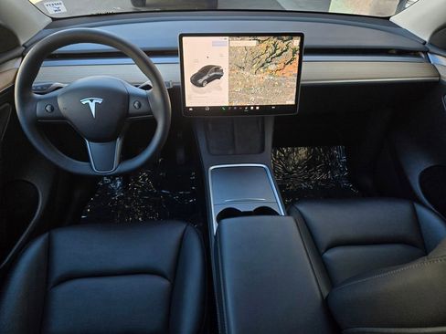 Used 2024 Tesla Model Y Long Range AWD/4WD image 16