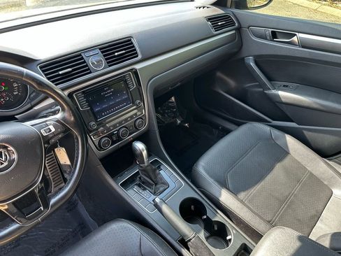 Used 2017 Volkswagen Passat 1.8T R-Line image 21