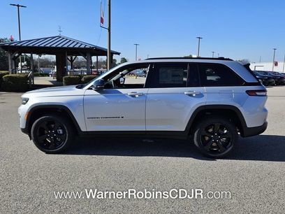New 2025 Jeep Grand Cherokee Limited w/ Black Appearance Package