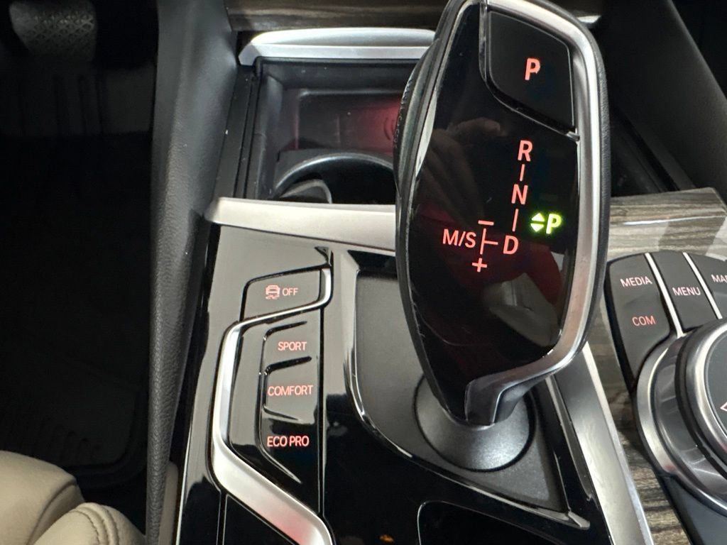 Certified 2022 BMW 530i w/ Premium Package RWD image 14