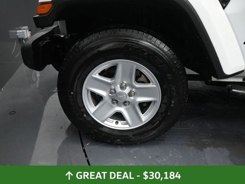 Used 2022 Jeep Gladiator Sport image 15