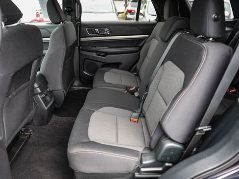 Used 2019 Ford Explorer XLT w/ Equipment Group 201A FWD image 9