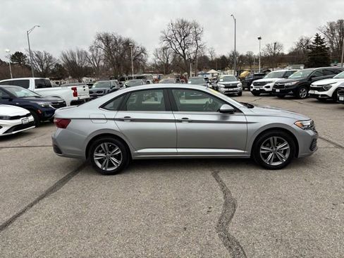 Used 2024 Volkswagen Jetta SE image 4