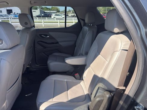 Used 2019 Chevrolet Traverse LT w/ LT Premium Package FWD image 11