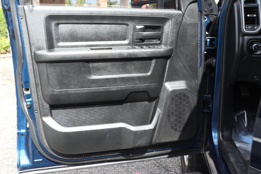 Used 2024 RAM 2500 Tradesman w/ Chrome Appearance Group AWD/4WD image 16