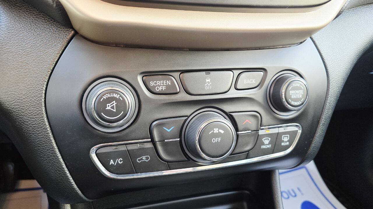 Used 2015 Jeep Cherokee Latitude w/ Cold Weather Group AWD/4WD image 22