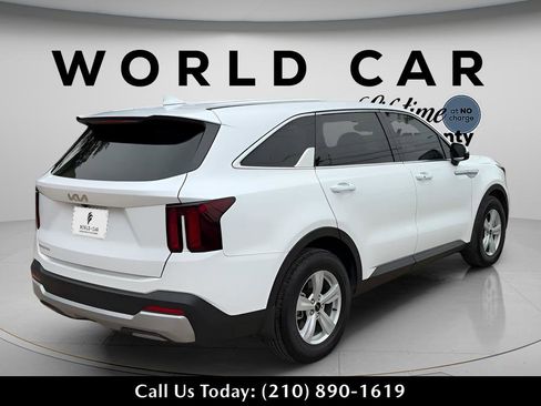 Used 2025 Kia Sorento LX FWD image 7