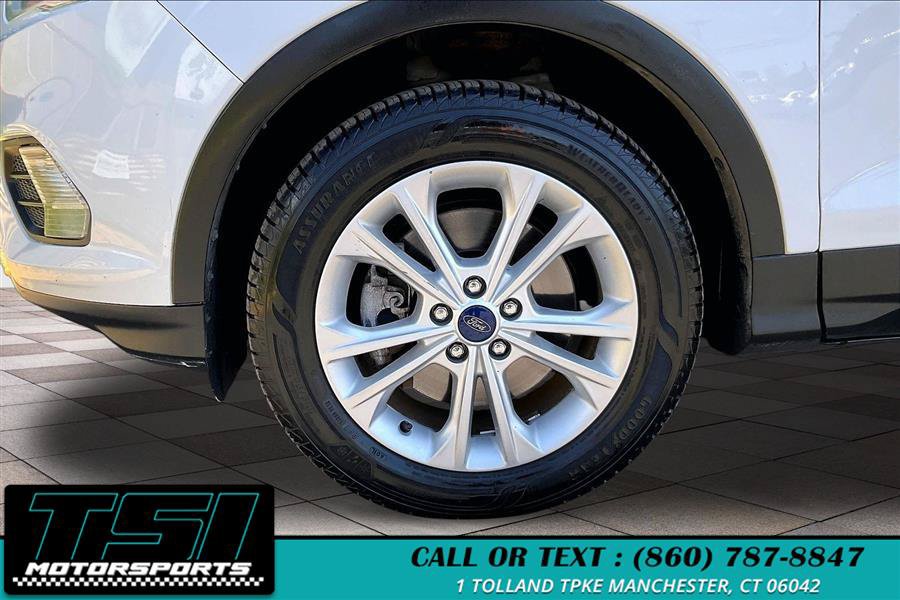 Used 2017 Ford Escape SE AWD/4WD image 9