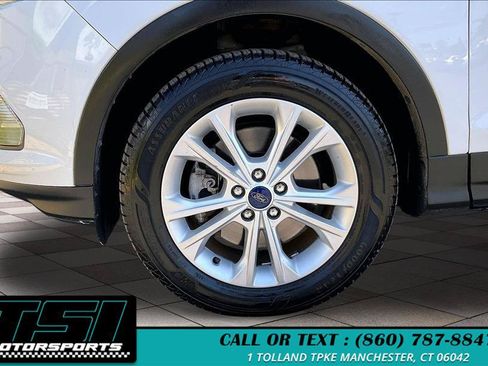 Used 2017 Ford Escape SE AWD/4WD image 9
