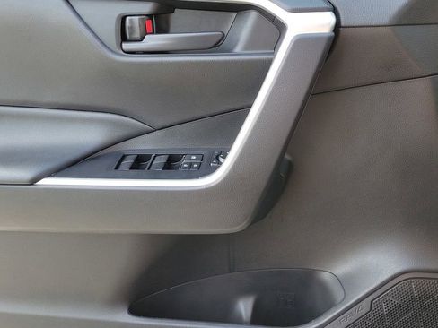 Used 2021 Toyota RAV4 LE image 24