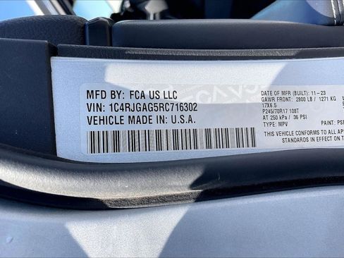 Used 2024 Jeep Grand Cherokee Laredo RWD image 34