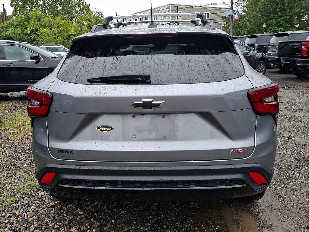 Used 2024 Chevrolet Trax RS w/ Sunroof Package FWD image 7