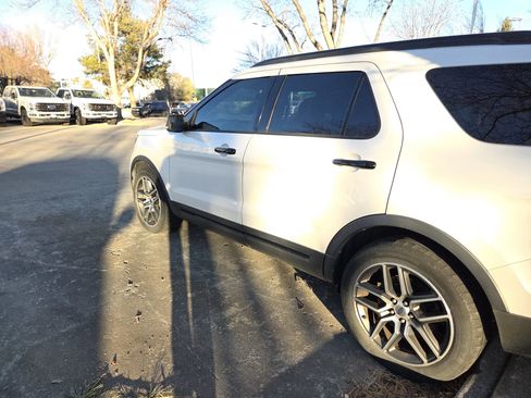 Used 2017 Ford Explorer Sport image 8