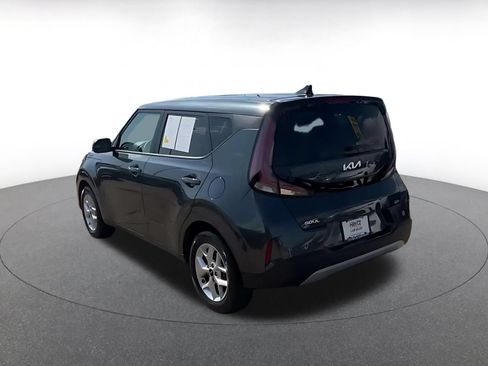 Used 2025 Kia Soul LX w/ LX Technology Package FWD image 9
