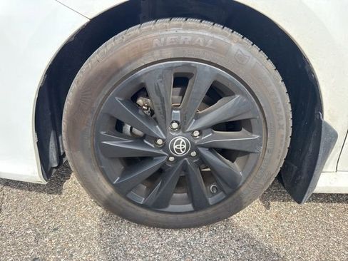 Used 2023 Toyota Camry LE AWD/4WD image 13