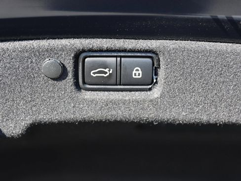 Used 2018 Kia Cadenza Limited w/ Paint Protection Package image 12