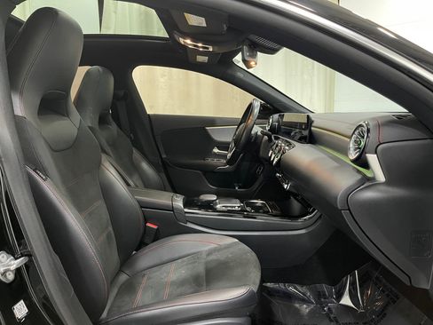 Used 2022 Mercedes-Benz CLA 250 4MATIC image 32