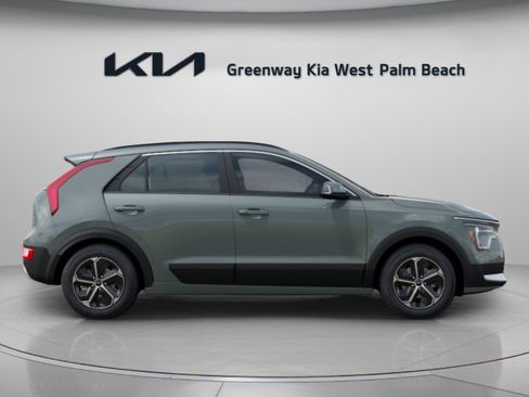 New 2026 Kia Niro EX FWD image 9
