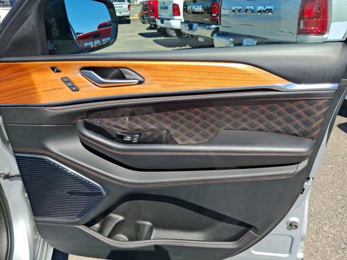 Certified 2022 Jeep Grand Cherokee Summit AWD/4WD image 26