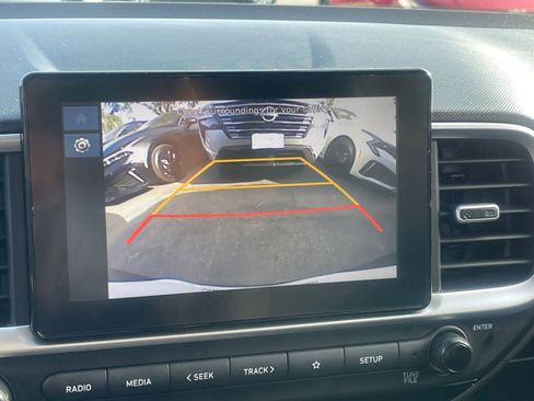 Used 2025 Hyundai Venue SEL image 24