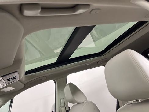 Used 2023 Nissan Rogue SL w/ SL Premium Package image 32