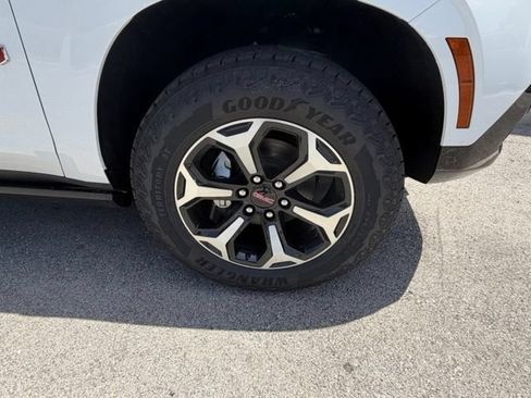 New 2026 GMC Yukon AT4 w/ AT4 Premium Package AWD/4WD image 3