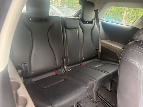 Used 2025 Kia Carnival FWD image 20