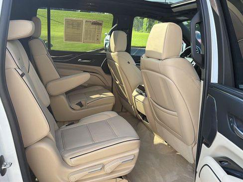 Used 2024 Cadillac Escalade ESV Premium Luxury AWD/4WD image 14