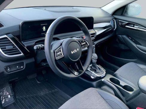 Used 2025 Kia Seltos S FWD image 17