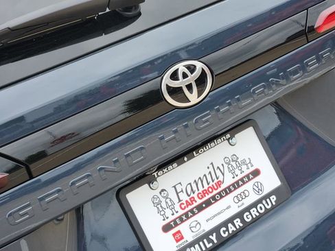 New 2026 Toyota Grand Highlander Limited FWD image 9