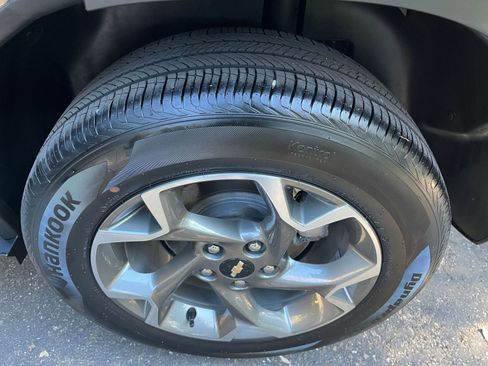 Used 2025 Chevrolet Trax LT image 28