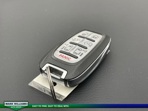 Used 2024 Chrysler Pacifica Touring-L image 27