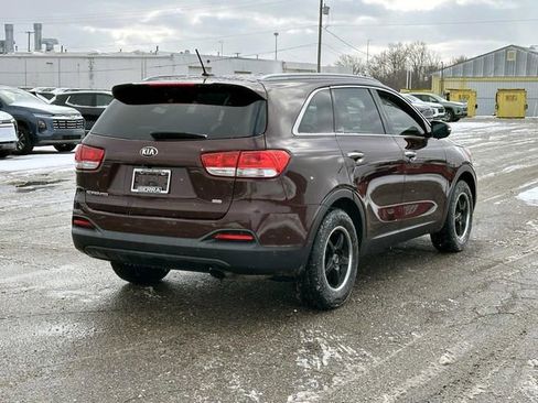 Used 2017 Kia Sorento LX image 7
