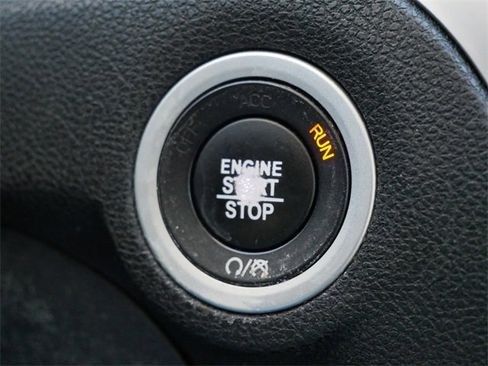 Used 2017 Chrysler 300 Limited image 23