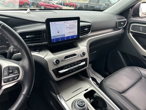 Used 2022 Ford Explorer XLT w/ Equipment Group 202A AWD/4WD image 4