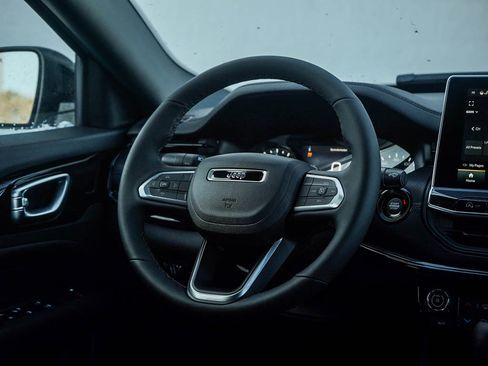 New 2026 Jeep Compass Latitude image 16