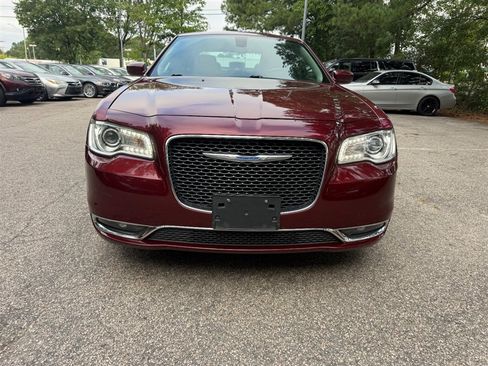 Used 2018 Chrysler 300 Touring L AWD/4WD image 2
