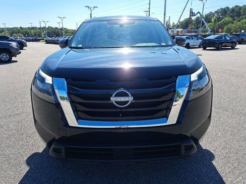Used 2025 Nissan Pathfinder SV FWD image 3