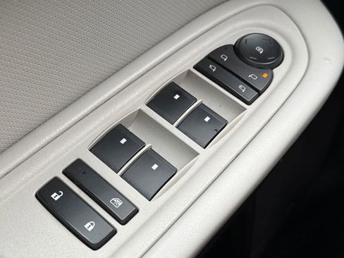 Used 2012 Chevrolet Traverse LTZ image 21