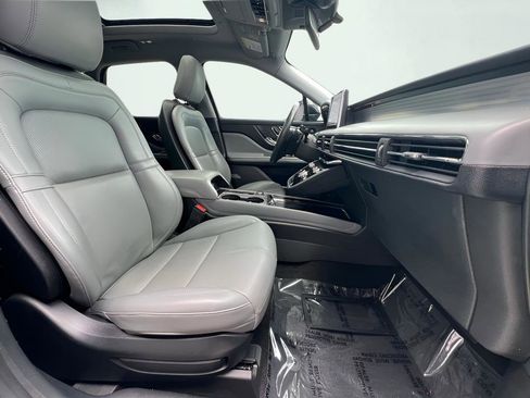 Used 2021 Lincoln Corsair Grand Touring image 31