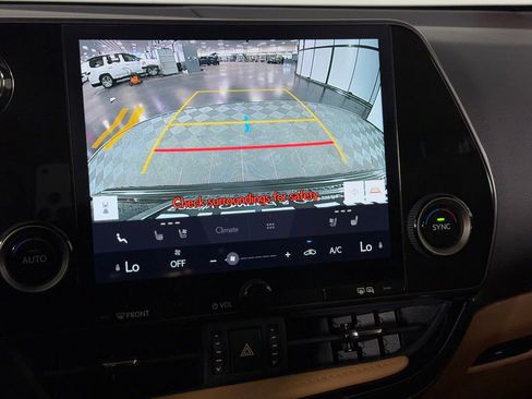 Used 2025 Lexus NX 250 FWD w/ Premium Package image 18
