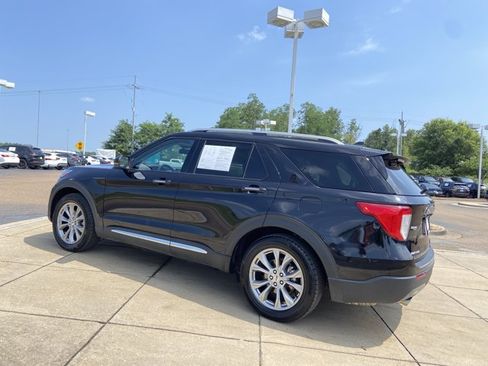 Used 2022 Ford Explorer Limited w/ Equipment Group 301A RWD image 8