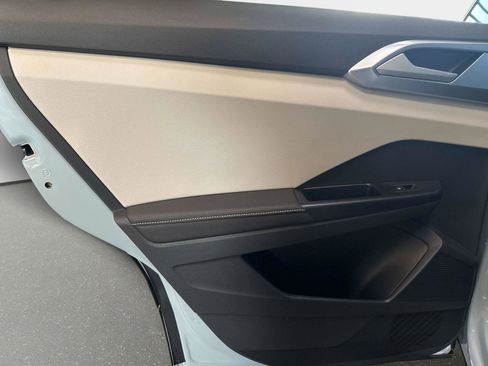 New 2025 Volkswagen Taos SE image 11