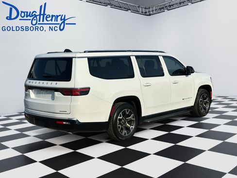 Used 2024 Jeep Wagoneer L Series III w/ Flexible Seating Group AWD/4WD image 5